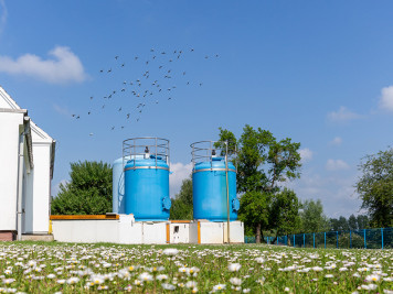 Im Wasserwerk wird das Grundwasser über zwei Filteranlagen aufbereitet.